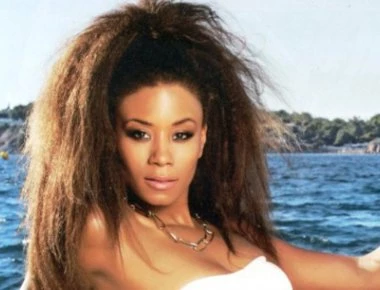 Shaya: Αγνώριστη πριν τον γάμο της στην Λευκάδα!